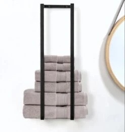 Handdoekrek - 70 Cm - RVS - Handdoekhouder BaderiQ Paris Large - MODEL 2023 - Schroeven Of Plakken - Handdoekenhouders - Handdoekhaak - Handdoek Organizer - Rvs Mat Zwart Poedercoating - Large H70xB20xD14 - Ook Beschikbaar In 40 Cm