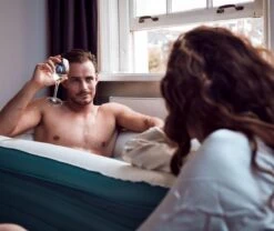 Tubble® Royale Opblaasbaar Ligbad - Blue Lagoon – Opvouwbaar Bad Voor Volwassenen Tot 188cm - IJsbad Wim Hof Methode - Zitbad - 255L -Badkamerproducten Winkel 1200x1012