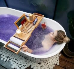 RelaxTub® Badplank - Badplank Voor In Bad - Badrek - Verstelbaar - Anti Slip - Badplank Bamboe - Badplank Hout - Badrekje Inclusief Boekenhouder, Tablethouder & Spiegel -Badkamerproducten Winkel 1200x1117 1