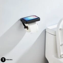 Tolussa Premium WC Rolhouder Zwart Met Plankje - Toiletrolhouder Zwart Met Plankje - Met En Zonder Boren -Badkamerproducten Winkel 1200x1200 1044