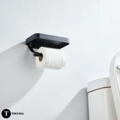 Tolussa Premium WC Rolhouder Zwart Met Plankje - Toiletrolhouder Zwart Met Plankje - Met En Zonder Boren -Badkamerproducten Winkel 1200x1200 1047