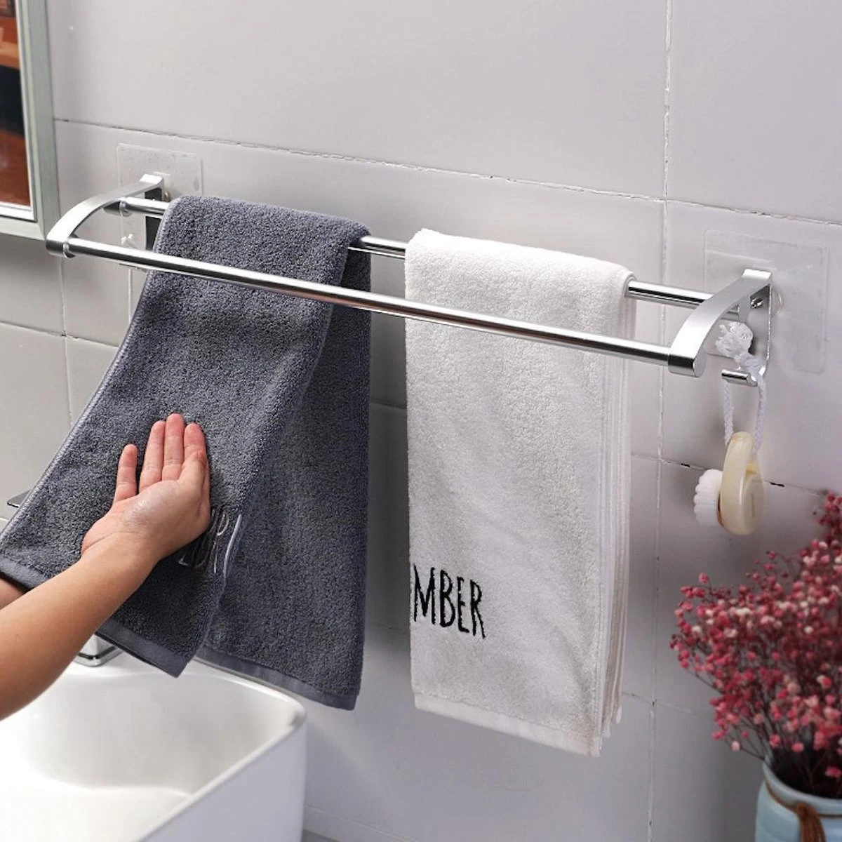 Merkloos Decopatent® Dubbele Handdoekrek - Handdoekhouder 2 Haken - Badkamer - Keuken - Zonder Boren - Handdoekenstang - Handdoekenrek 9 Merkloos Decopatent® Dubbele Handdoekrek - Handdoekhouder 2 Haken - Badkamer - Keuken - Zonder Boren - Handdoekenstang - Handdoekenrek - Afbeelding 7