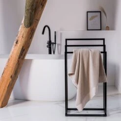 Sealskin Tube - Handdoekrek Vrijstaand - Zwart -Badkamerproducten Winkel 1200x1200 1315