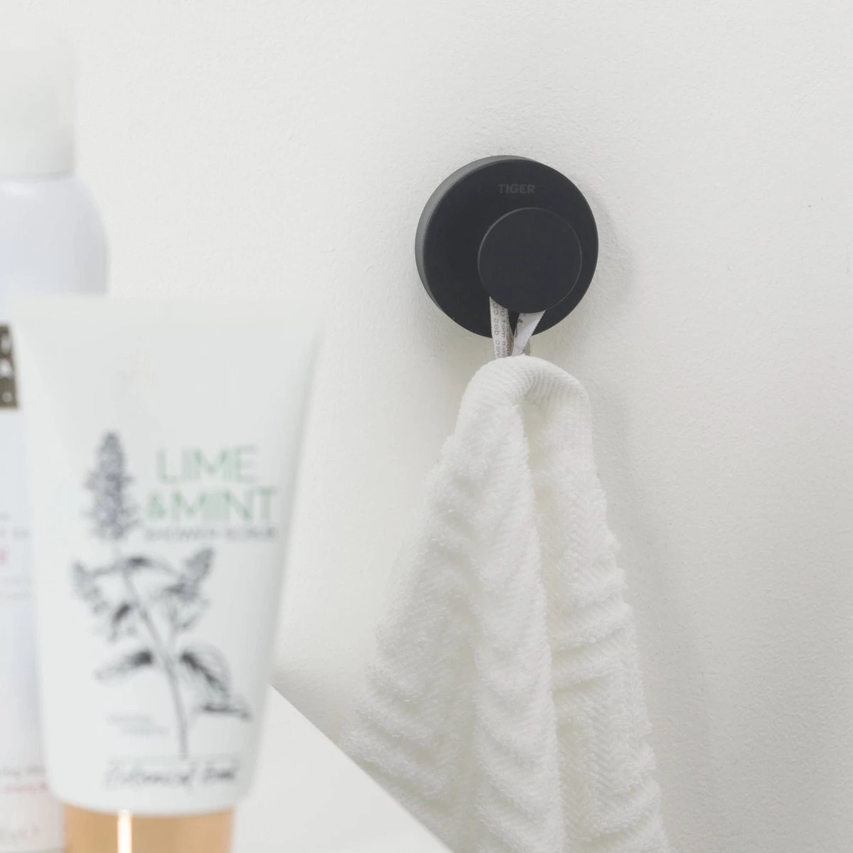 Tiger Urban - Handdoekhaak - 2 Stuks - Zwart - ø 5 Cm - Inclusief 4 Decorringen - Zelfklevend 11 Tiger Urban - Handdoekhaak - 2 Stuks - Zwart - ø 5 Cm - Inclusief 4 Decorringen - Zelfklevend - Afbeelding 9