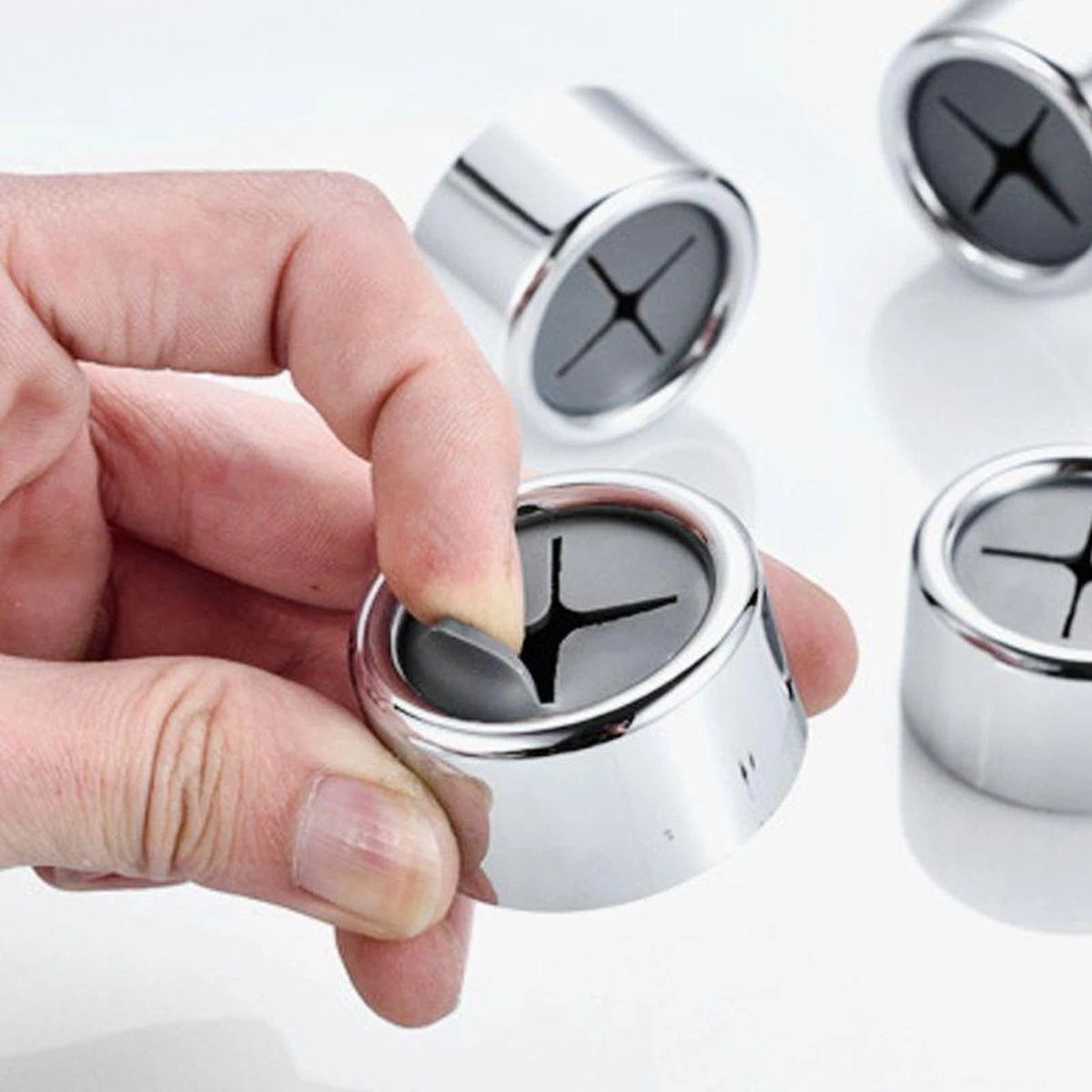 Merkloos 4x Zelfklevende Handdoek Houder Set - Kindvriendelijk - Anti-Stoot Ophang Haak Zonder Boren - Handdoekhaak - Chrome - Kliksysteem Theedoek - Handdoekklem 7 Merkloos 4x Zelfklevende Handdoek Houder Set - Kindvriendelijk - Anti-Stoot Ophang Haak Zonder Boren - Handdoekhaak - Chrome - Kliksysteem Theedoek - Handdoekklem - Afbeelding 5