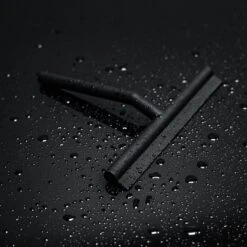 Douchewisser Zwart Met Ophangsysteem- Badkamer Accessoires- Raamwisser- Trekker Douche- Silicone- 21cm X 16cm -Badkamerproducten Winkel 1200x1200 1532