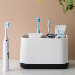 Merkloos Tandenborstelhouder Vrijstaand - Badkamer Organizer Met Lekbak - Badkamer Accessoires - 6 Sorteervakken - Tandenborstel - Wit Met Zwart -Badkamerproducten Winkel 1200x1200 1833