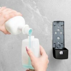 Vog&Arths - Zeepdispenser Wandmontage - Hangend Zeeppompje Muur - Zwart - Mechanische Zeep Pomp - 350ML - Zonder Batterijen! 13 Vog&Arths - Zeepdispenser Wandmontage - Hangend Zeeppompje Muur - Zwart - Mechanische Zeep Pomp - 350ML - Zonder Batterijen! -Badkamerproducten Winkel 1200x1200 2027