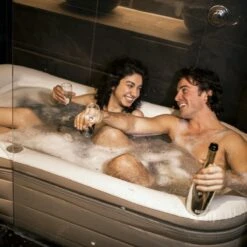 Tubble® Royale Air Bath - 255L - Ambient Taupe - Opblaasbaar Ligbad – Voor Volwassenen 22 Tubble® Royale Air Bath - 255L - Ambient Taupe - Opblaasbaar Ligbad – Voor Volwassenen -Badkamerproducten Winkel 1200x1200 2178