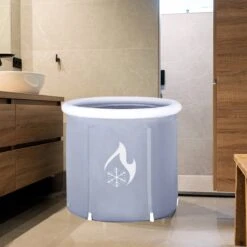 Zitbad Voor Volwassenen - Bath Bucket - Ijsbad - Ice Bath - Inklapbaar Bad - Wim Hof Methode - Opblaasbaarbad - Inclusief Voetpomp - Inclusief Ingebouwd Zitkussen - Grijs 13 Zitbad Voor Volwassenen - Bath Bucket - Ijsbad - Ice Bath - Inklapbaar Bad - Wim Hof Methode - Opblaasbaarbad - Inclusief Voetpomp - Inclusief Ingebouwd Zitkussen - Grijs -Badkamerproducten Winkel 1200x1200 2204
