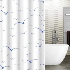 Tatkraft Seagulls - Luxe Waterdicht Douchegordijn - Met GRATIS 12 Ringen - Anti-Schimmel Badkamer Douche Gordijn - Sneldrogend & Anti Schimmel - Wasbaar & Duurzaam Shower Curtain - 100% Polyester - Meeuwen Design - 180X180 CM