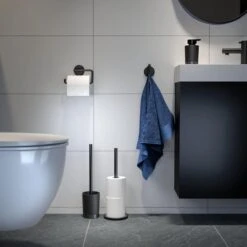 Tiger Tune - Toiletborstel Met Houder Vrijstaand - Zwart Metaal Geborsteld / Zwart -Badkamerproducten Winkel 1200x1200 839