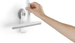 EasyStore Slimline Squeegee Douche Wisser, Met Ophanghaak - Joseph Joseph -Badkamerproducten Winkel 1200x689