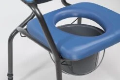 Toiletstoel Blauw Met Comfortabele Zitting En Emmer Met Deksel - Postoel -Badkamerproducten Winkel 1200x801 9