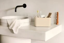 Brabantia ReNew Tandenborstelhouder - 11 X 19,6 X 9,9 Cm - Soft Beige 18 Brabantia ReNew Tandenborstelhouder - 11 X 19,6 X 9,9 Cm - Soft Beige -Badkamerproducten Winkel 1200x802 2