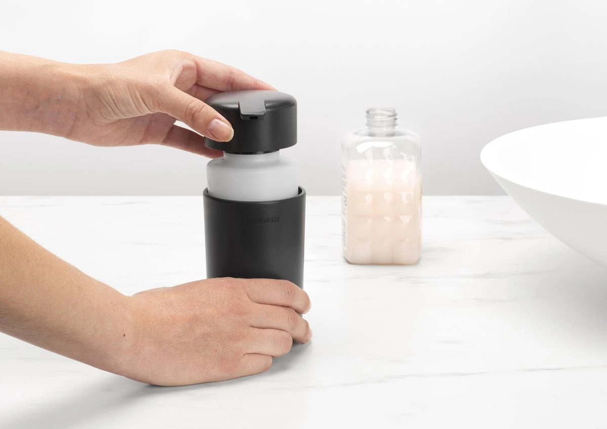 Brabantia ReNew Zeepdispenser - 250 Ml - Dark Grey 6 Brabantia ReNew Zeepdispenser - 250 Ml - Dark Grey - Afbeelding 4