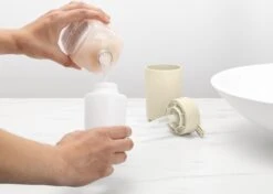 Brabantia ReNew Zeepdispenser - 250 Ml - Soft Beige -Badkamerproducten Winkel 1200x854 3