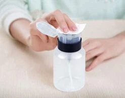 Doodadeals® Pompflesje - 2 Stuks X 220 Ml - Navulbaar - Pompfles - Pompflacon Leeg - 2x Pomp Dispenser - Voor Nagellak Remover - Make-up Remover - Alcohol -Badkamerproducten Winkel 1200x947