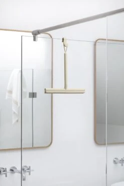 Brabantia ReNew Douchewisser - Met Deurhaak - Soft Beige -Badkamerproducten Winkel 799x1200 16