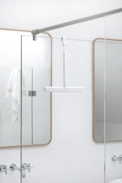 Brabantia ReNew Douchewisser - Met Deurhaak - White -Badkamerproducten Winkel 799x1200 17