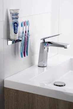 Sagittarius One 40S1 Tandenborstelhouder Chroom | Opzetborstelhouder Zonder Boren | Verchroomd Roestvrij Staal Tandenborstelhouder Hangend | Passend Voor Alle Grote Merken -Badkamerproducten Winkel 800x1200 34