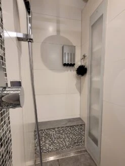 Aquathof, Zeepdispenser, RVS Kleur, 4 Kamer, 4 Reservoirs, 4x500ml, Hangend - Wandmontage -Badkamerproducten Winkel 906x1200 5