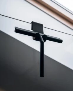 Douchewisser Zwart Met Ophangsysteem- Badkamer Accessoires- Raamwisser- Trekker Douche- Silicone- 21cm X 16cm -Badkamerproducten Winkel 959x1200 2