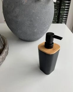 Five Zeeppompje/zeepdispenser Van Kunststeen - Zwart - 300 Ml 8 Five Zeeppompje/zeepdispenser Van Kunststeen - Zwart - 300 Ml -Badkamerproducten Winkel 960x1200 16